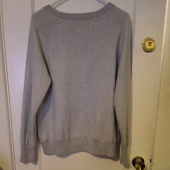 Max & Mia | Elegant Gray Crew Neck Sweater - Picture 3 of 3